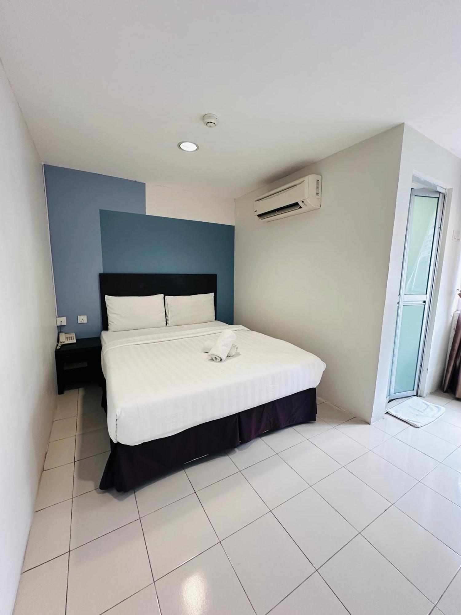 Your Hotel Кланг Экстерьер фото