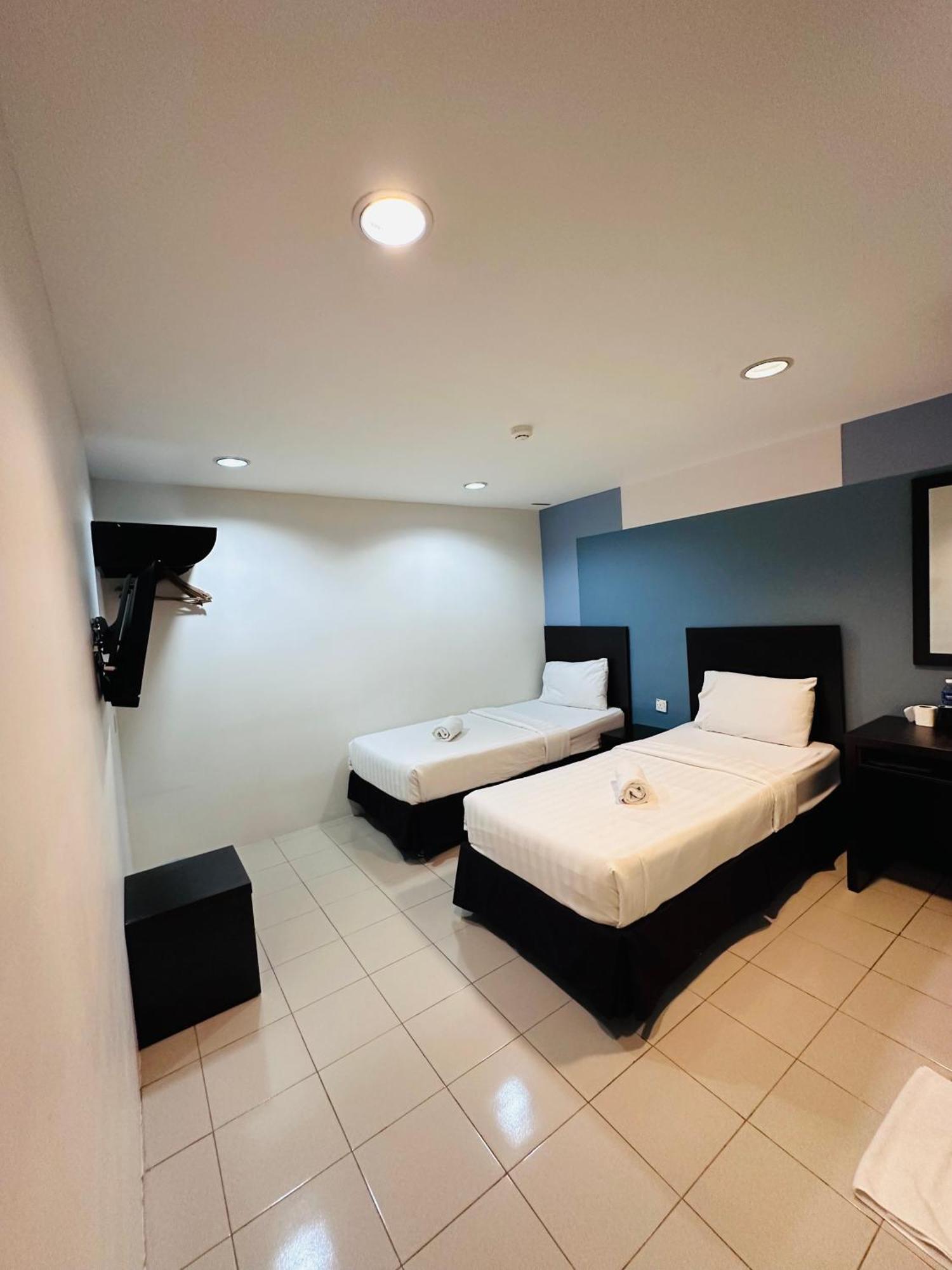 Your Hotel Кланг Экстерьер фото