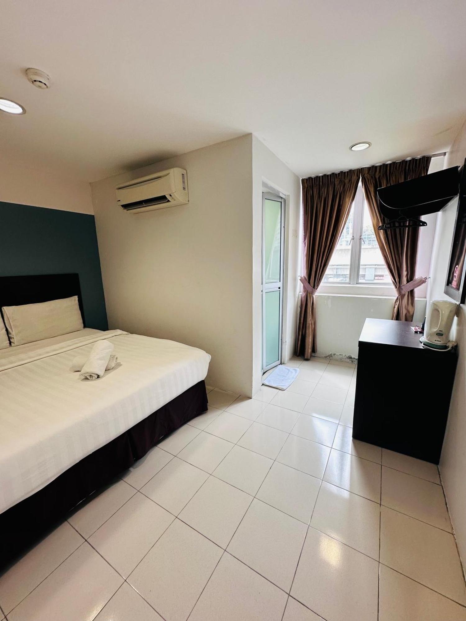 Your Hotel Кланг Экстерьер фото