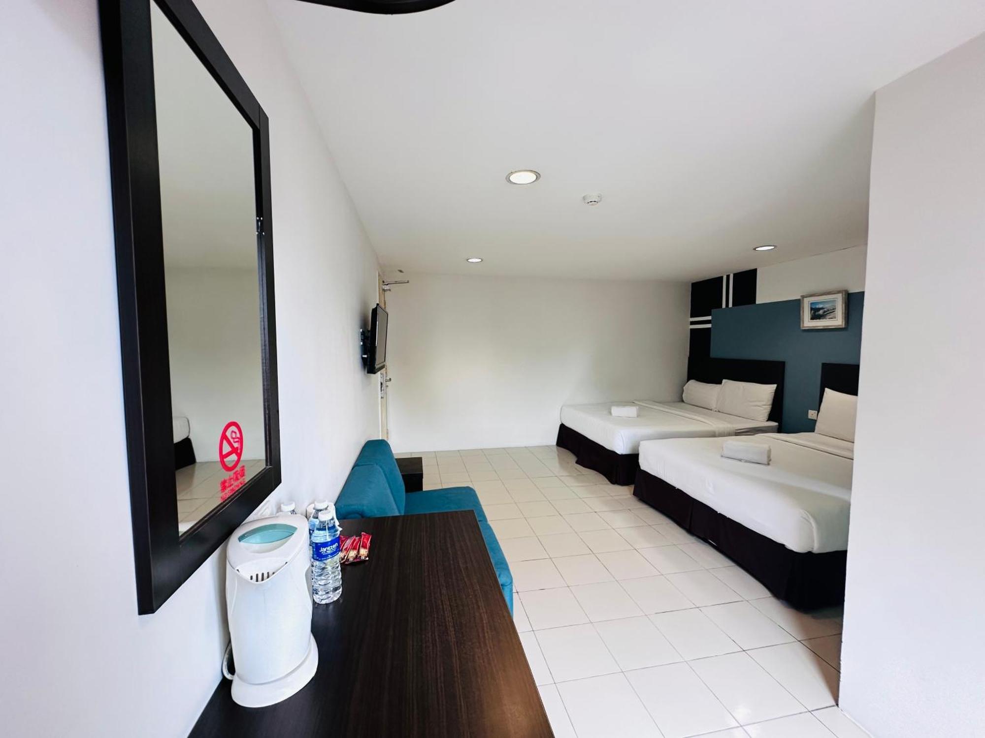 Your Hotel Кланг Экстерьер фото