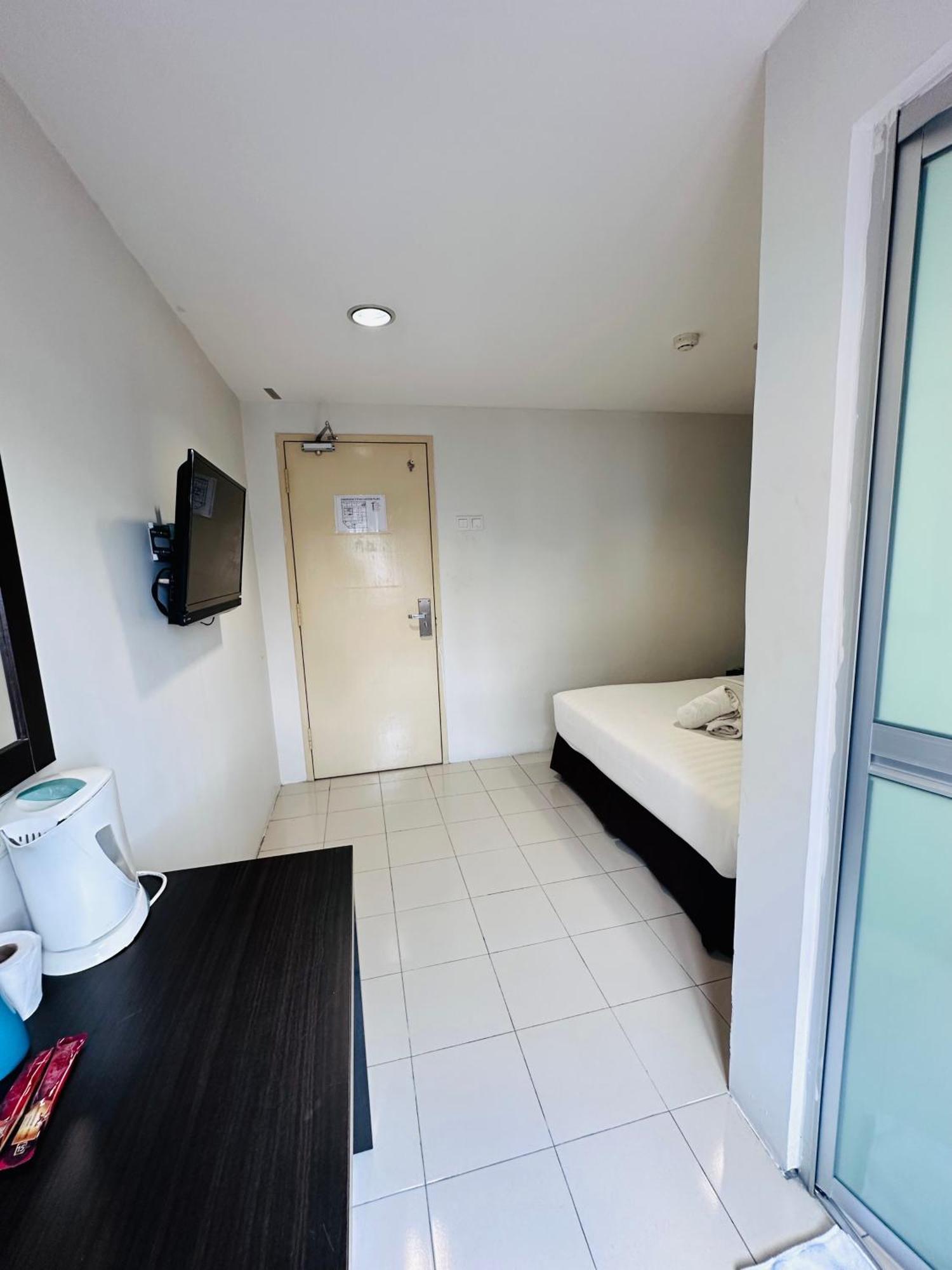Your Hotel Кланг Экстерьер фото