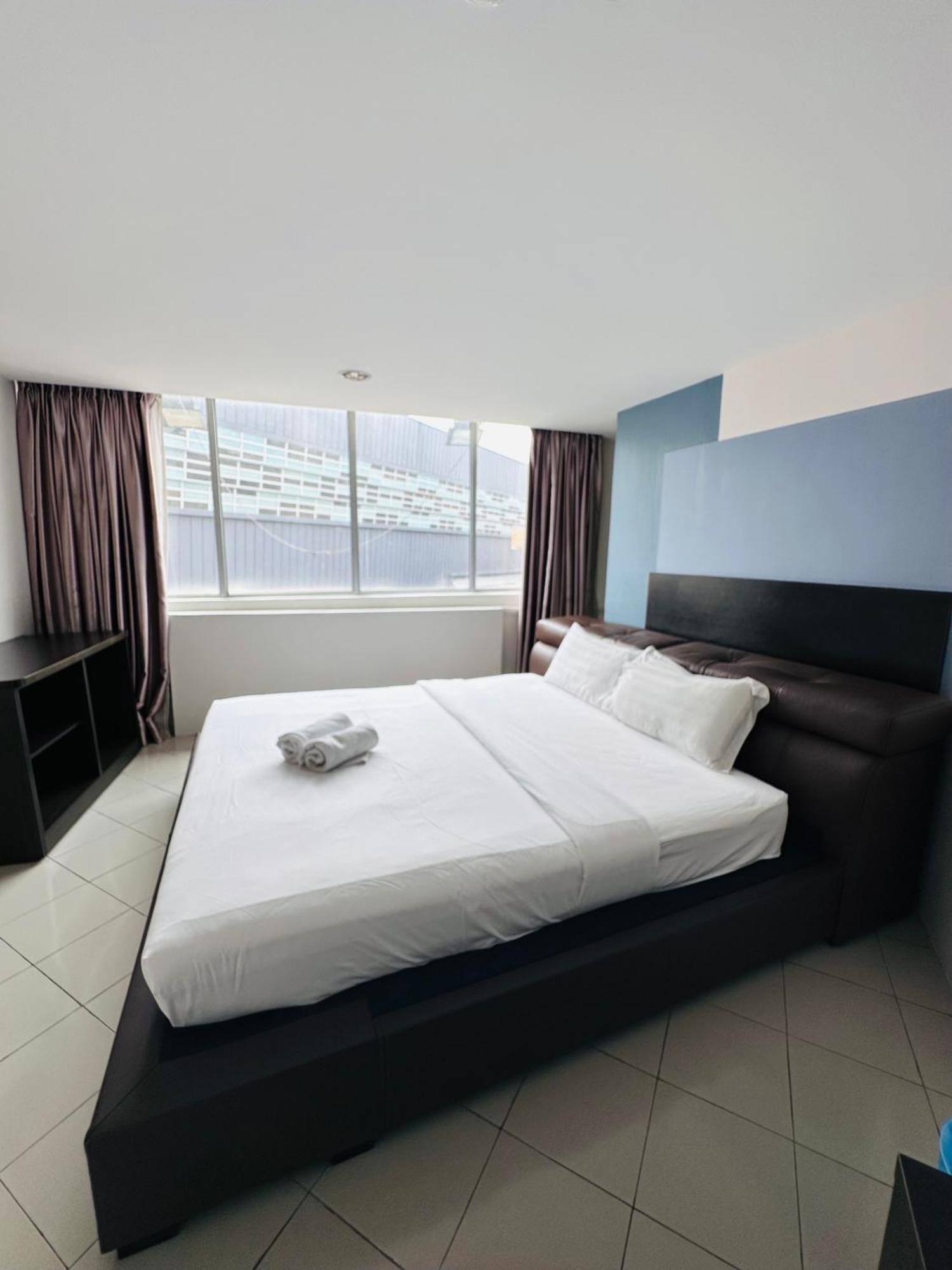 Your Hotel Кланг Экстерьер фото